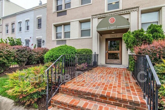 Building Photo - 1367 K St SE