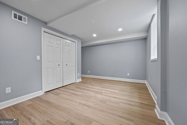 Building Photo - 3266 W Manor Ln SW