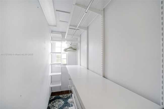 Building Photo - 265 Palm Ave