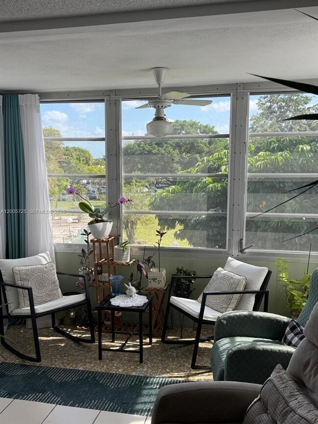 Building Photo - 447 NE 195th St