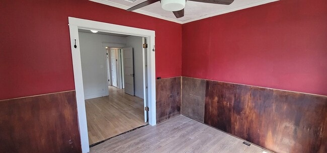 Building Photo - Glendale Awaits You