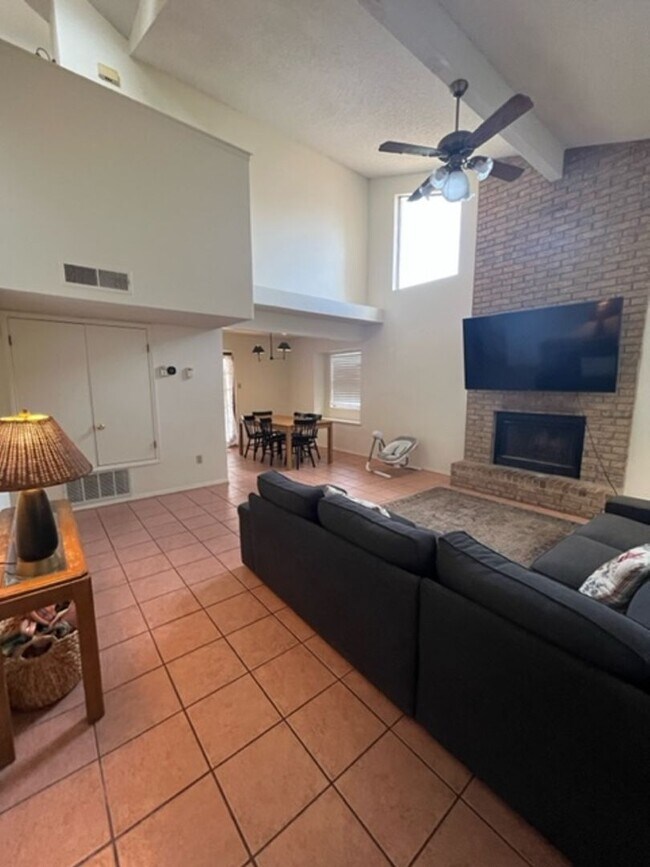 Building Photo - Great 3 bedroom 2 bath home!