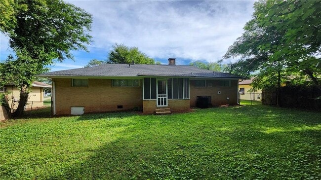Building Photo - 3415 Hyland Dr