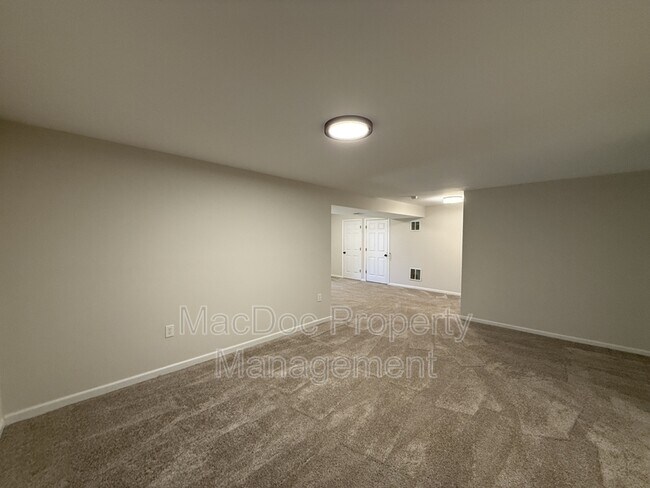 Building Photo - 14 Heatherbrook Ln