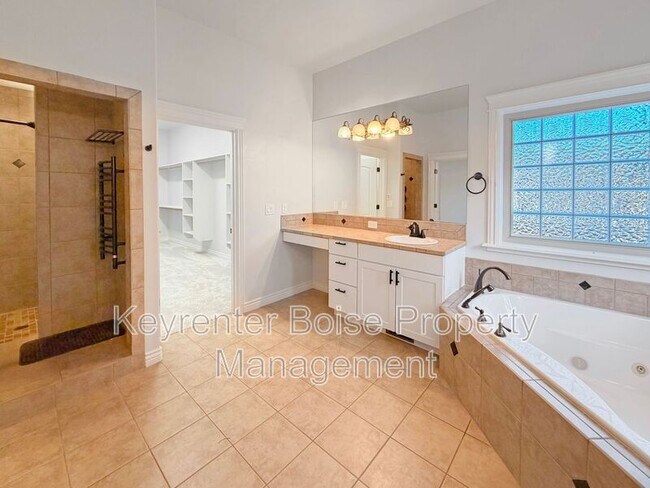 Building Photo - 1141 E Crowne Pointe Dr