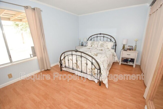 Building Photo - 6801 Dove St