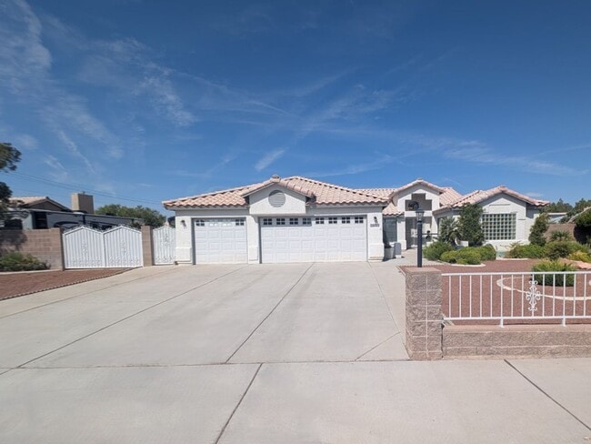 Primary Photo - 3609 N Maverick St