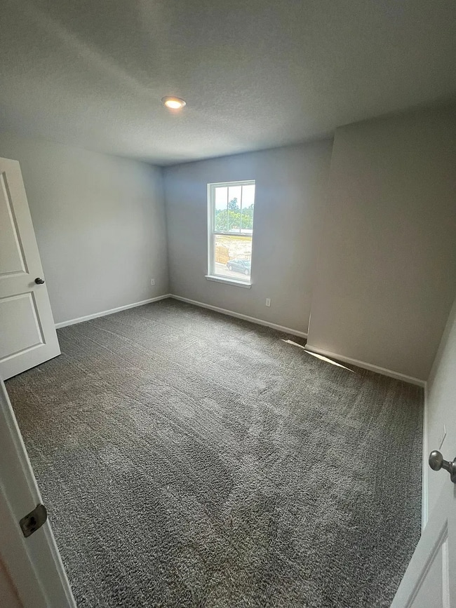 Building Photo - 840 Hartshill Pl