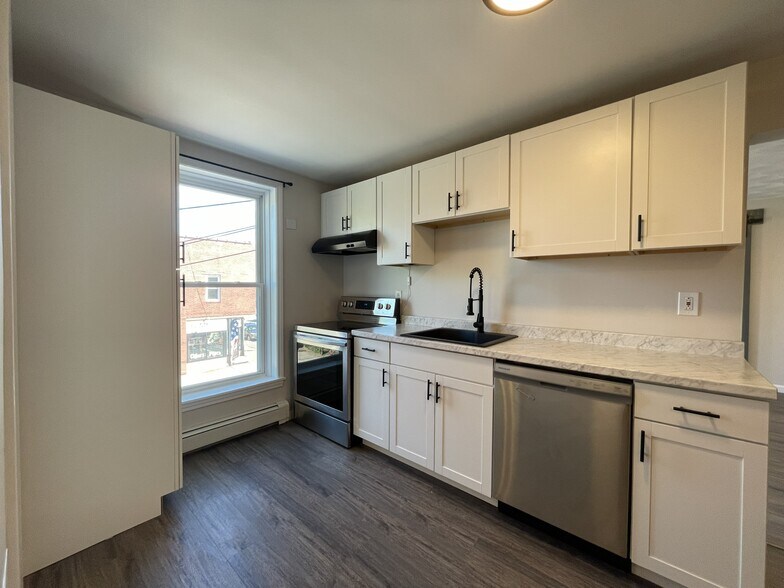 Building Photo - 4359 Lake Ave