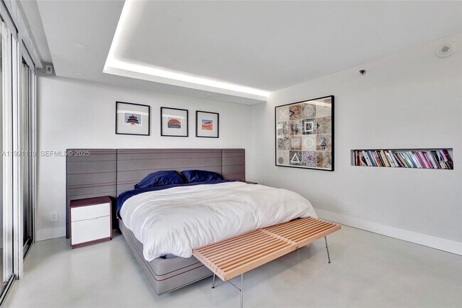 Building Photo - 1627 Brickell Ave