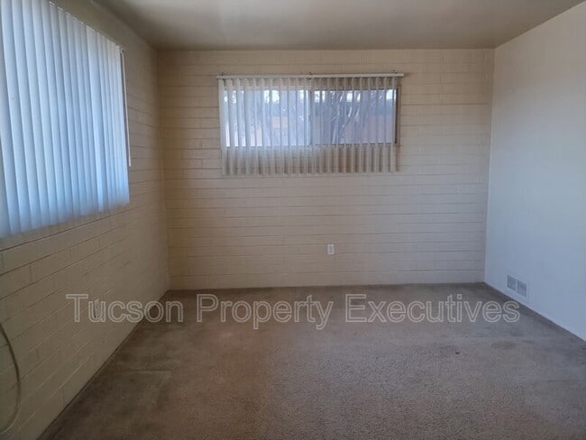 Building Photo - 8934 S Nogales Hwy