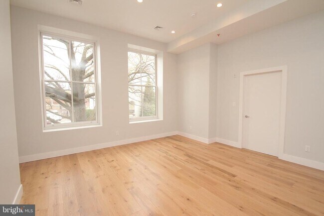 Building Photo - 220 S 3rd St