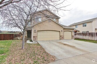 Building Photo - Spacious Home in Quiet Neighborhood