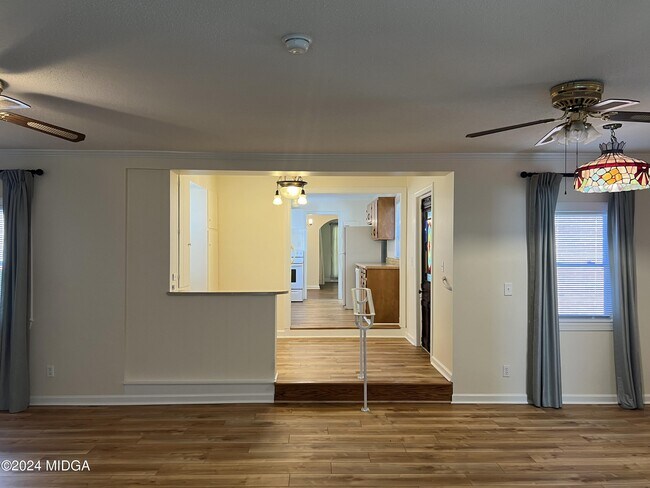 Building Photo - 110 Bragg St