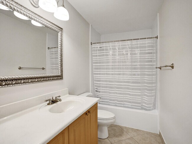 Building Photo - 3747 E Valley Green Dr