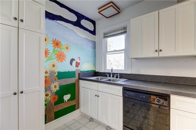 Building Photo - 577 Spring St