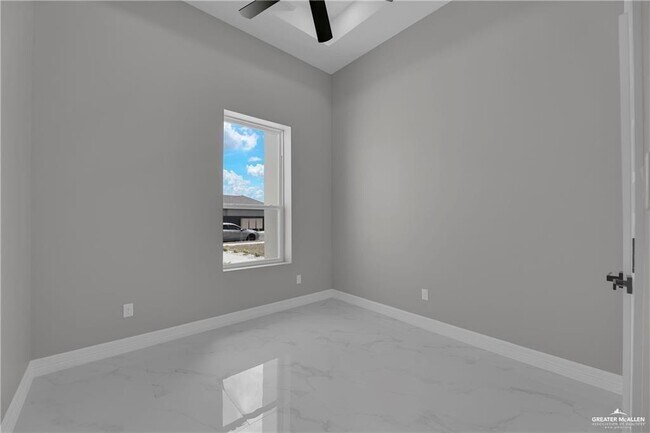 Building Photo - 14 E Olympia Ave