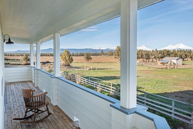 Building Photo - Country Living with Awesome Mtn Views