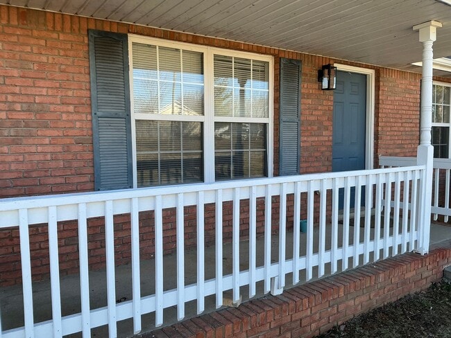 Building Photo - 1006 Bobcat Dr