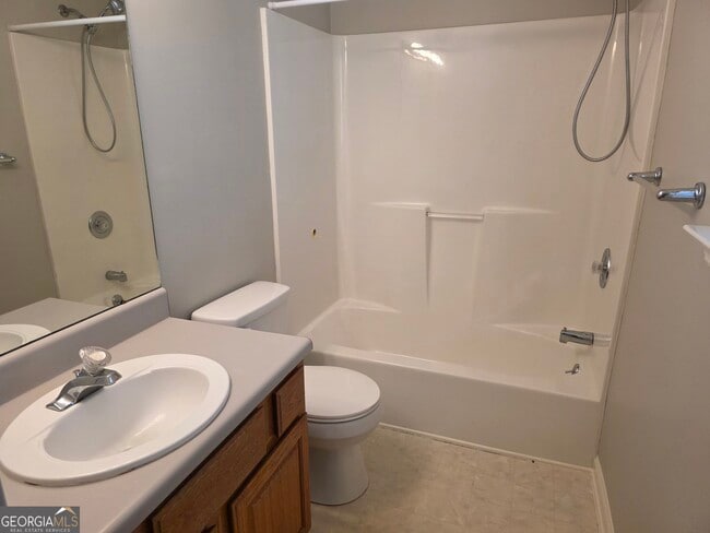 Building Photo - 102 Towne Pk Dr