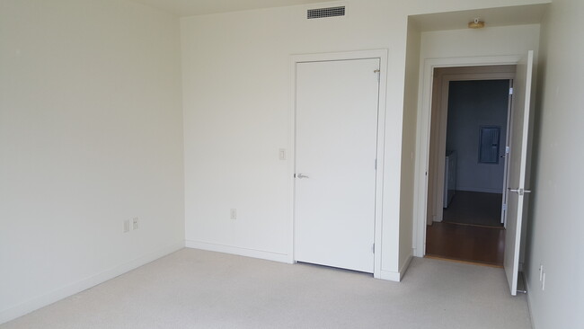 Closet - 3570 SW River Pkwy