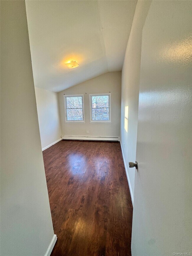 Building Photo - 164-41 108th Dr