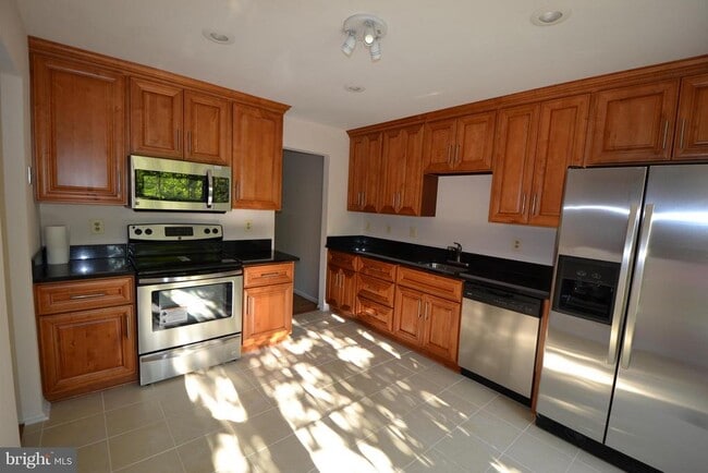 Building Photo - 6173 Green Hollow Ct