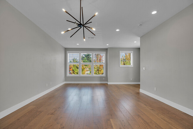 living room/dining - 2836 NE Killingsworth St