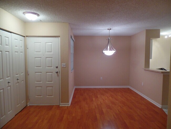 Building Photo - 2831 N Oakland Forest Dr
