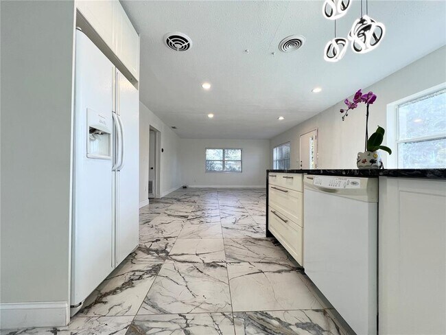 Building Photo - 1055 Cherokee Ave