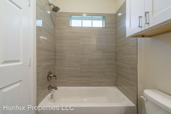 Building Photo - 2407 Bois D'Arc St