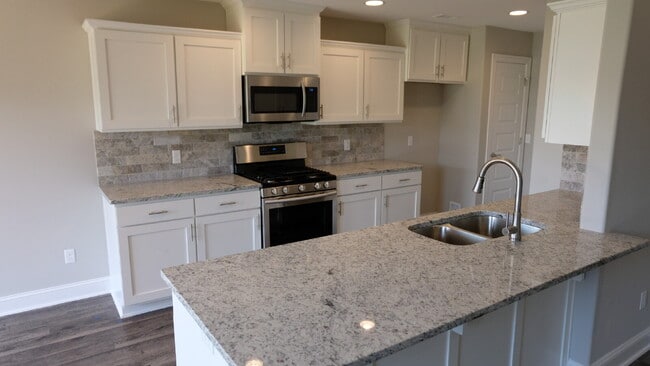 Building Photo - 1/2 off first month rent!  Three Bedroom Two Bath - Now $1,799 a month!