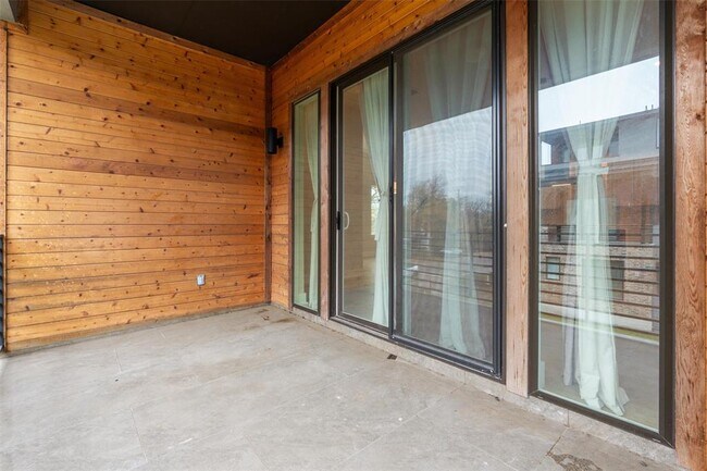 Building Photo - 5002 Pecan Springs Rd