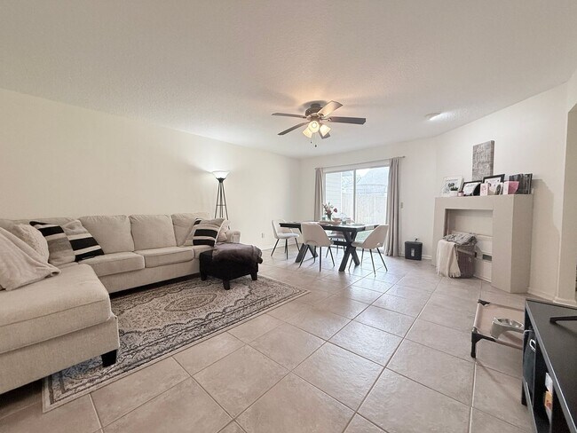 Building Photo - Peaceful Townhome in Fort Caroline with Fu...