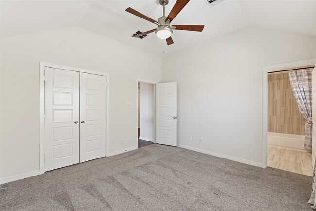 Building Photo - 15314 Viviente Dr