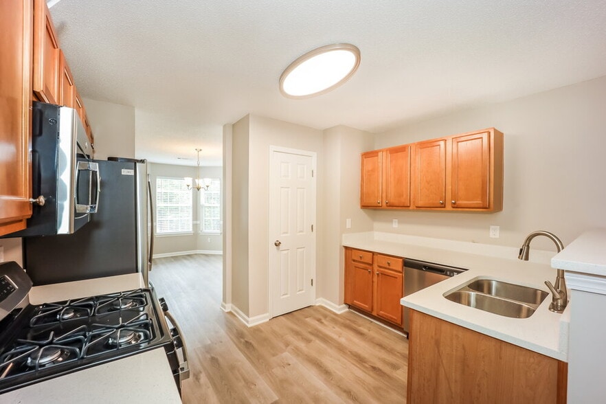 Building Photo - 9307 Deer Crossing Dr