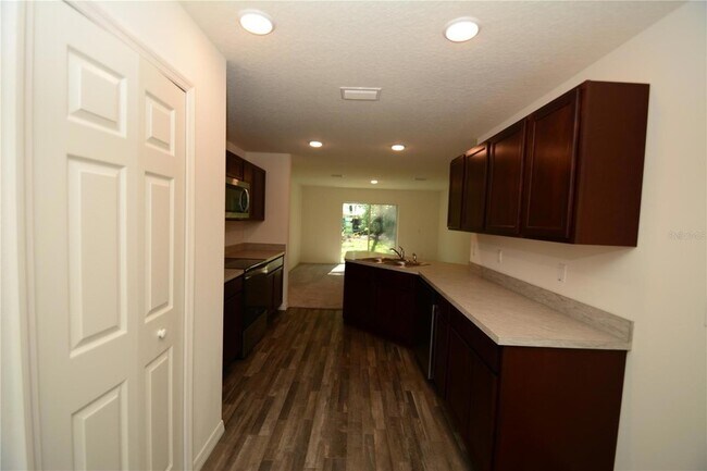 Building Photo - 93 Panorama Dr