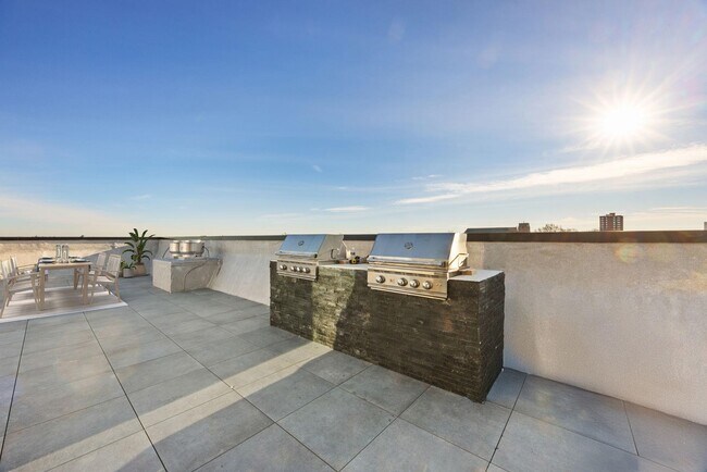 Building Photo - 558 Communipaw Ave