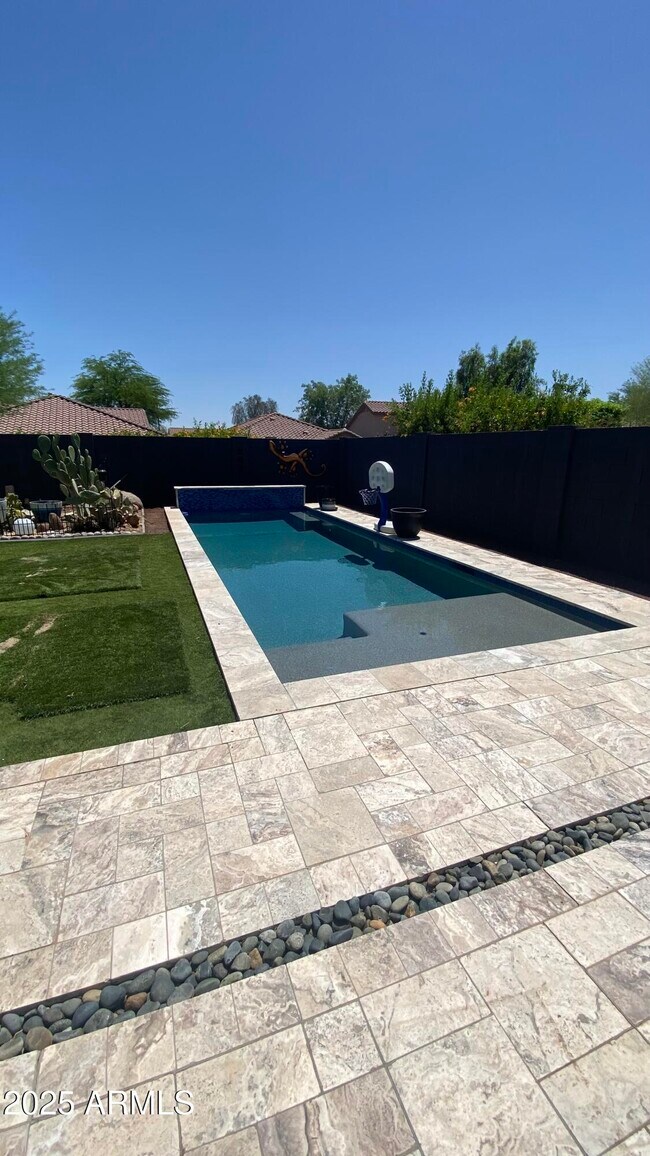 Building Photo - 39519 N White Tail Ln