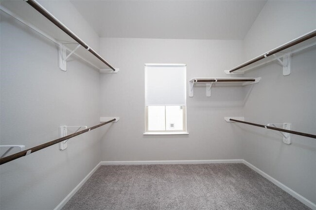 Building Photo - 2011 Royal Landing Dr