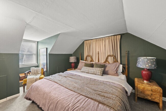 Building Photo - 1710 Hess Blvd