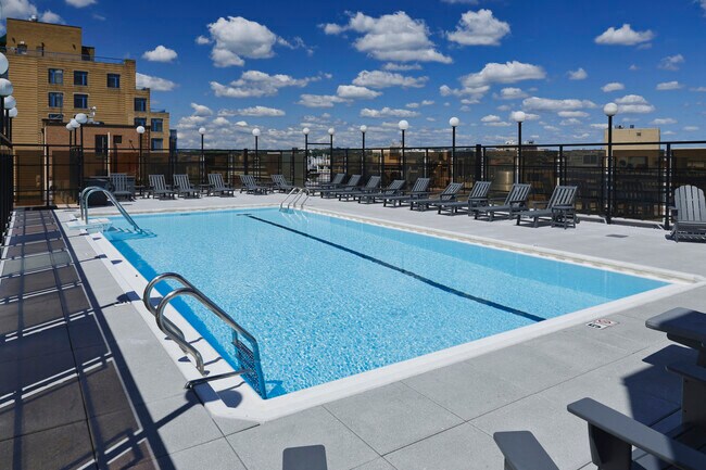 Rooftop pool - 1420 N St NW