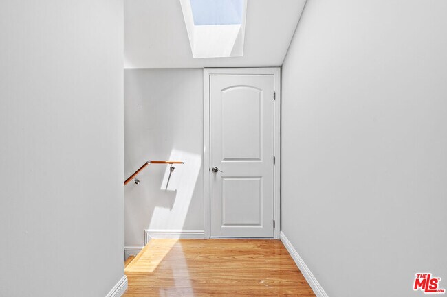 Building Photo - 12643 Archwood St