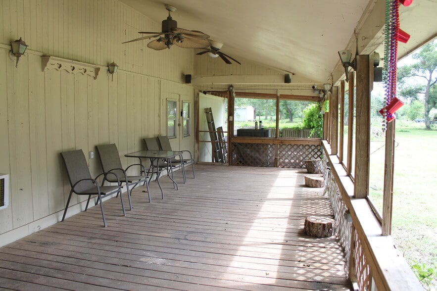 porch - 2011 Miller Rd