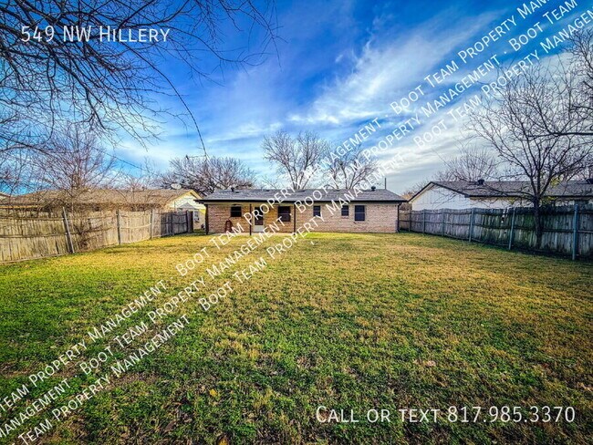 Building Photo - 549 NW Hillery St