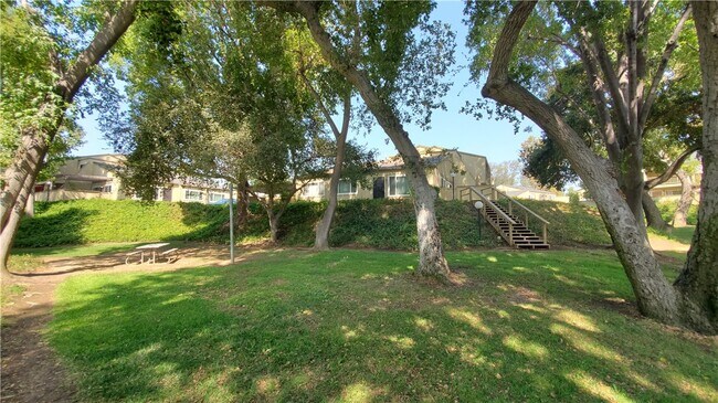 Building Photo - 1460 W Badillo St