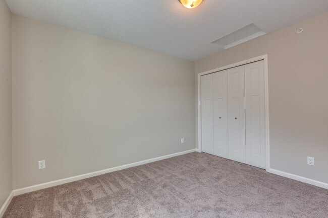 Building Photo - lease in Zimmerman:  3bd 2ba 2car garage townhome