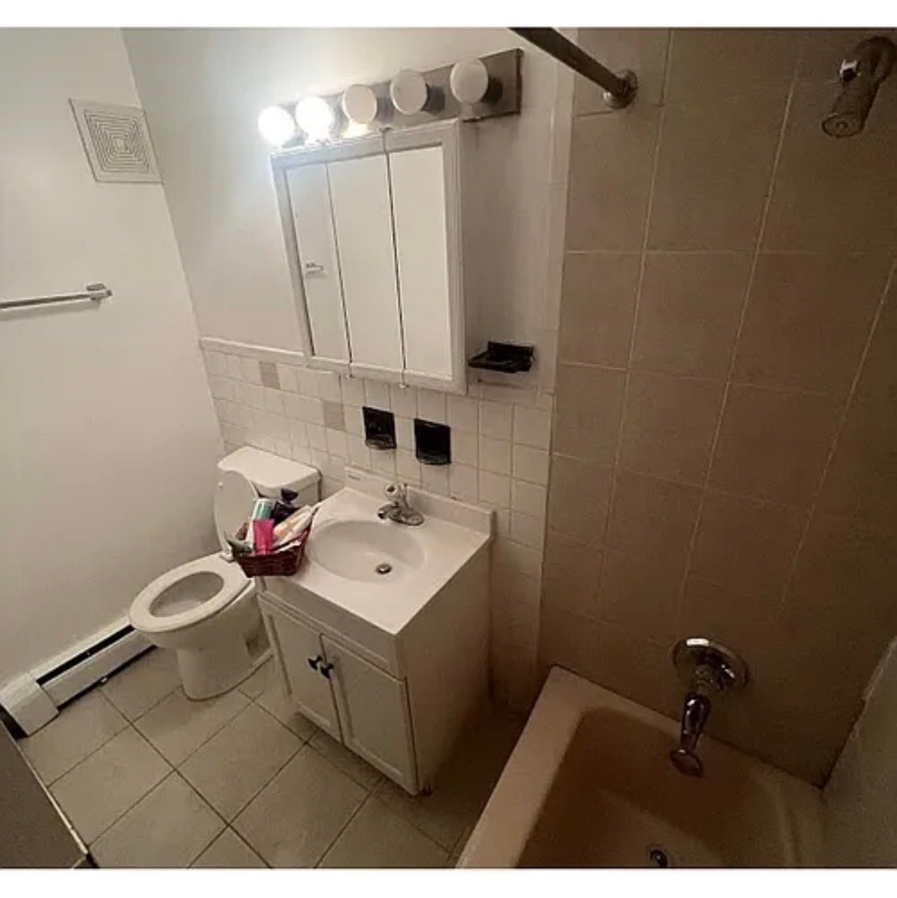 Building Photo - 10466 Betty Ct