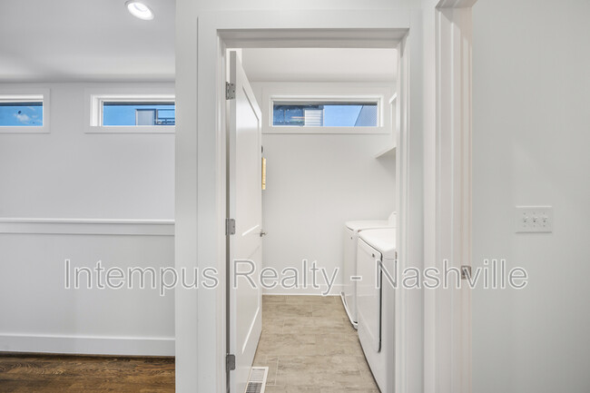 Building Photo - 962 9th Ave S