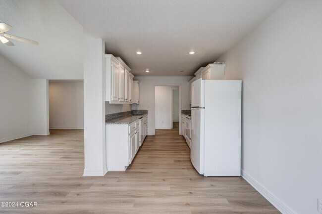 Building Photo - 301 W Briarbrook Ln